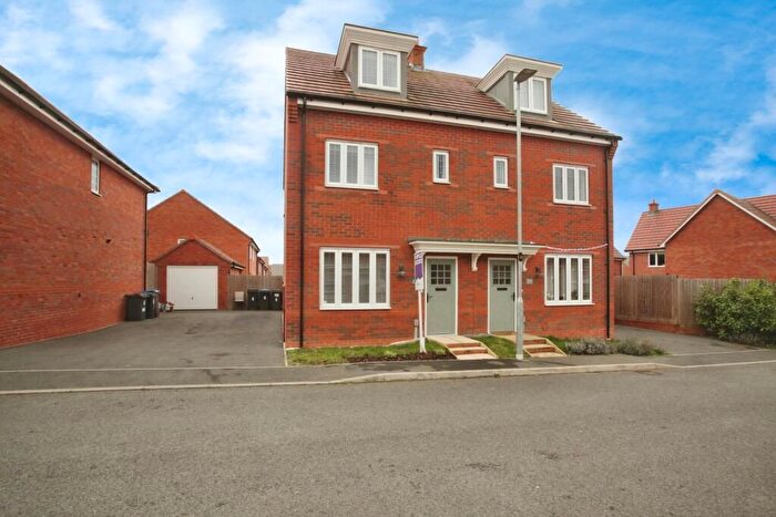 3 Bedroom Semi-Detached House To Rent In Turtle Dove Close, Hinckley, LE10