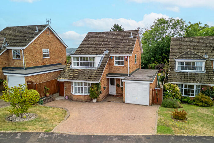 4 Bedroom Detached House For Sale In Sunnycroft, Downley, High Wycombe, Buckinghamshire, HP13