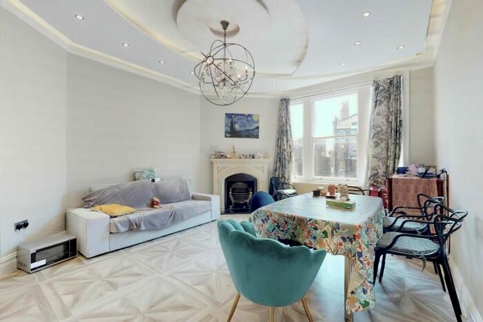 2 Bedroom Flat To Rent In Alexandra Court, Little Venice, W9