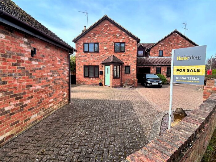 4 Bedroom Link Detached House For Sale In North Street, Mears Ashby, Northampton, NN6