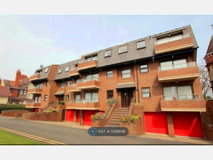 2 Bedroom Flat To Rent In New Hunting Court, Peterborough, PE3