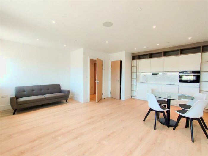 1 Bedroom Apartment To Rent In Ewing House, Brentwood, CM14