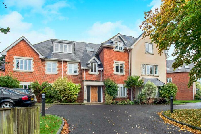 2 Bedroom Apartment To Rent In Wray Park Road, Reigate, RH2