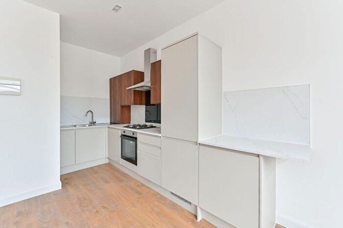 1 Bedroom Flat To Rent In Upper Tooting Road, London, SW17