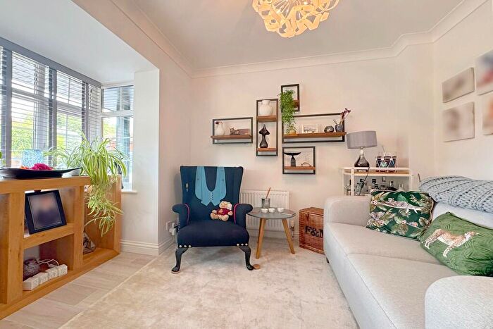 4 Bedroom Detached House For Sale In Clarendon Park, Lymington, Hampshire, SO41