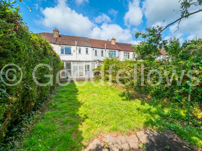 3 Bedroom Detached House To Rent In Fairway, Raynes Park, London, SW20