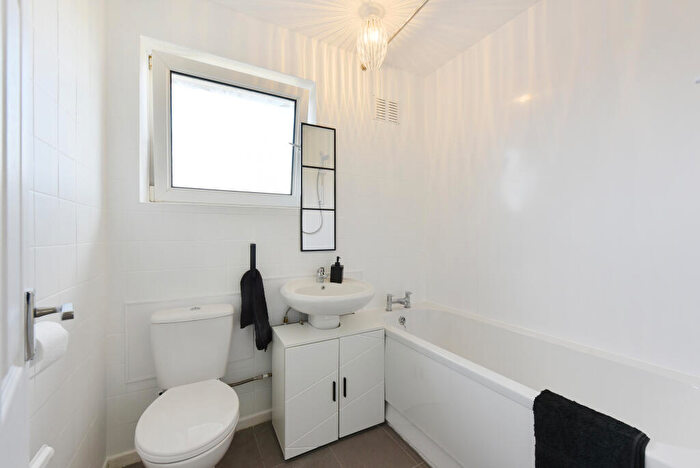 3 Bedroom Terraced House To Rent In Murray Square, London, E16