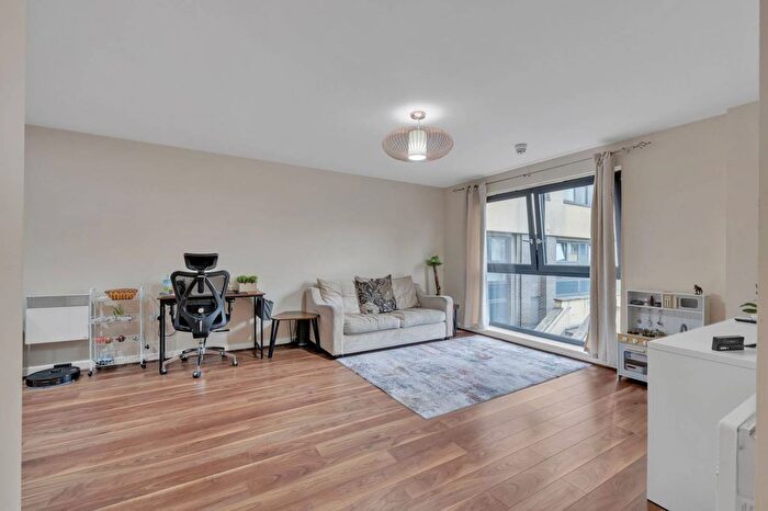 2 Bedroom Flat For Sale In Flanders Court, Watford, WD17