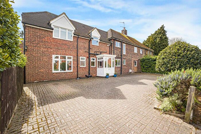 4 Bedroom Semi-Detached House For Sale In Arnold Avenue, Meopham, DA13