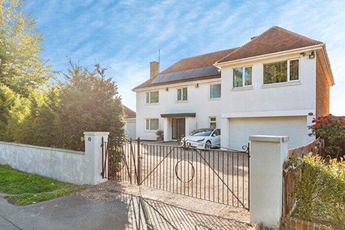 6 Bedroom Detached House For Sale In Pytchley Road, Kettering, NN15