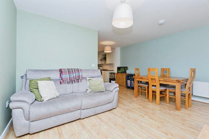 3 Bedroom Town House For Sale In Buxton Crescent, Broughton Astley, Leicester, LE9
