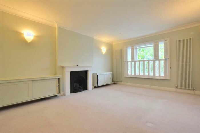 3 Bedroom Apartment To Rent In Wantage Road, Lee, London, SE12