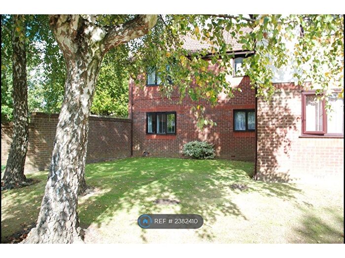 2 Bedroom Flat To Rent In Sandringham Road, Petersfield, GU32