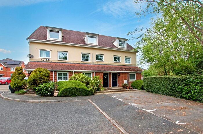 2 Bedroom Flat For Sale In Queripel Close, Tunbridge Wells, TN2