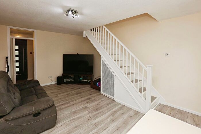 2 Bedroom End Of Terrace House For Sale In Vineyard Close, Southampton, Hampshire, SO19