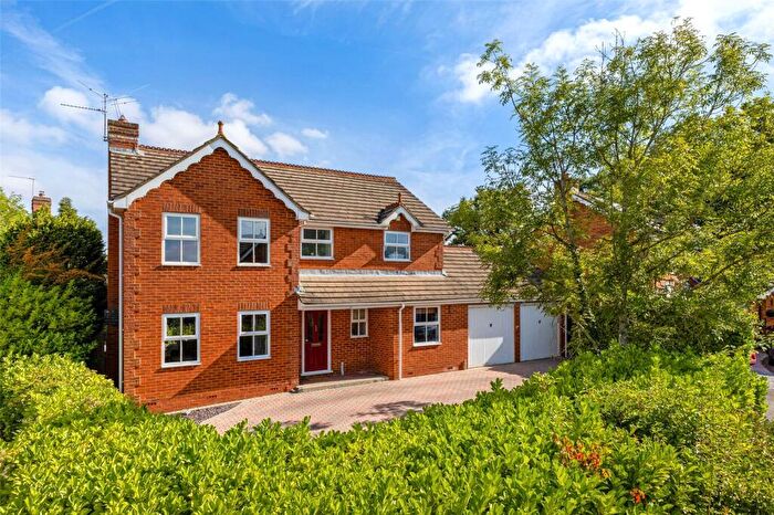 4 Bedroom Detached House For Sale In Belvedere Gardens, Chineham, RG24