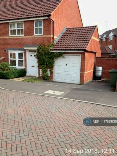 3 Bedroom Semi-Detached House To Rent In Old College Road, Newbury, RG14