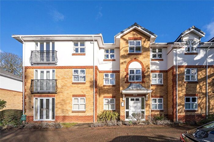 2 Bedroom Flat For Sale In Rosebank Close, Teddington, TW11