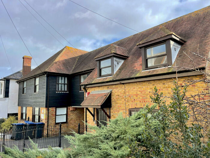 1 Bedroom Flat To Rent In Island Wall, Whitstable, CT5