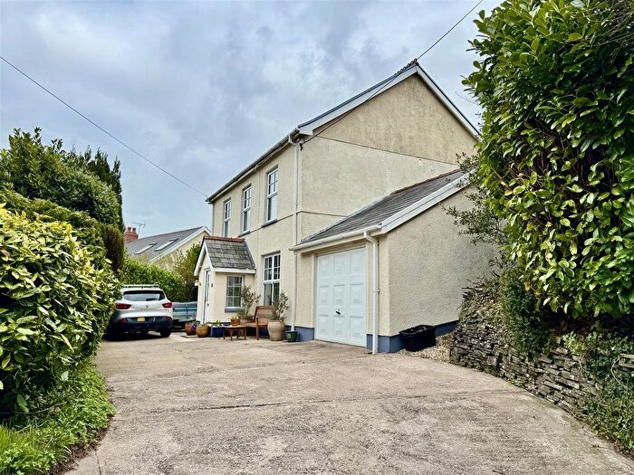 3 Bedroom Detached House For Sale In Heol Y Bryn, Upper Tumble, Llanelli, SA14