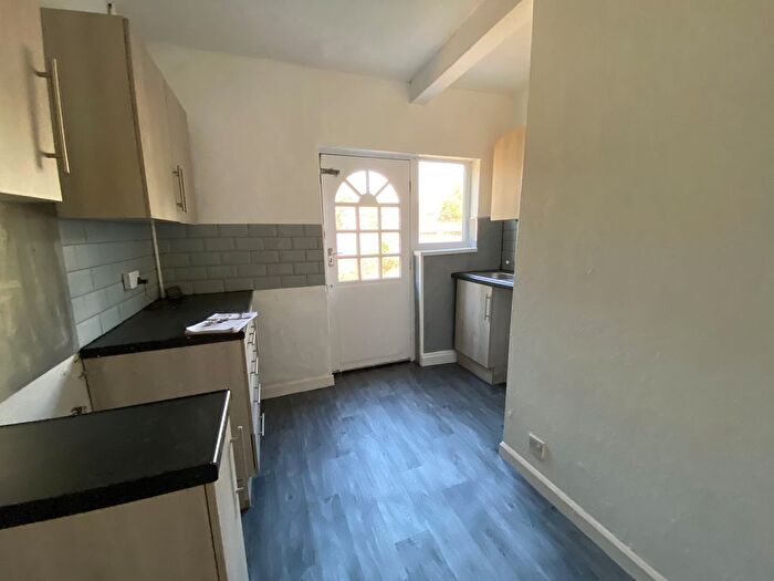 2 Bedroom End Of Terrace House To Rent In The Quadrant, Kingston Upon Hull, HU6
