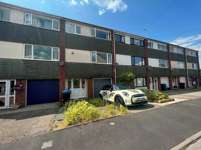 3 Bedroom Town House To Rent In Eaton Close, Fishponds, Bristol, BS16