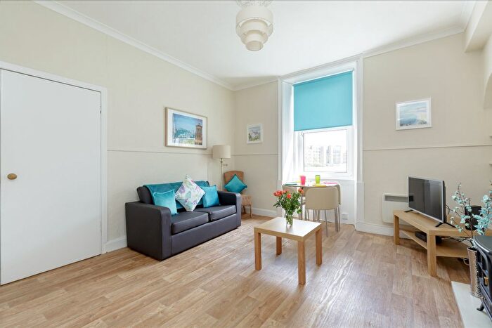 1 Bedroom Flat To Rent In Caledonian Crescent, Edinburgh, EH11