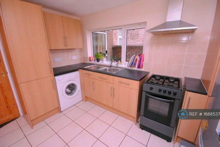 3 Bedroom Terraced House To Rent In Macaulay Street, Grimsby, DN31