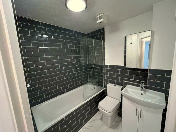 2 Bedroom Apartment To Rent In Thatcham, Berkshire, RG19