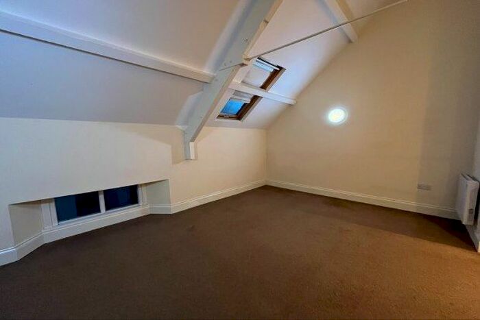 2 Bedroom Flat To Rent In A The Avenue, Newton Abbot, TQ12