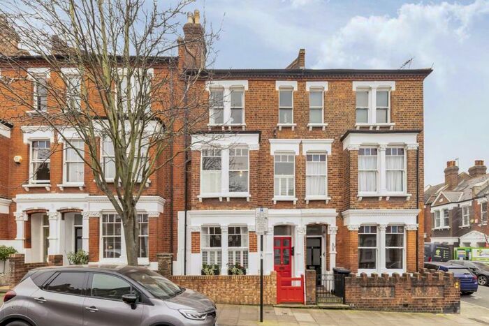 3 Bedroom Flat To Rent In Framfield Road, Islington, N5
