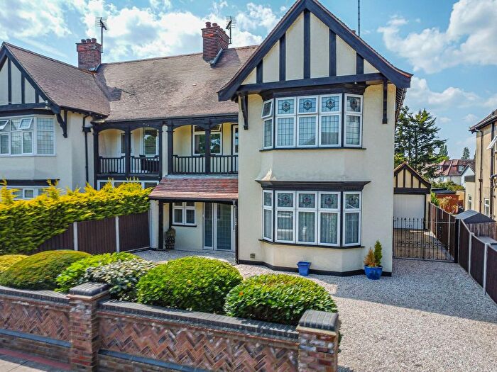 4 Bedroom Semi-Detached House For Sale In Tyrone Road, Thorpe Bay, SS1