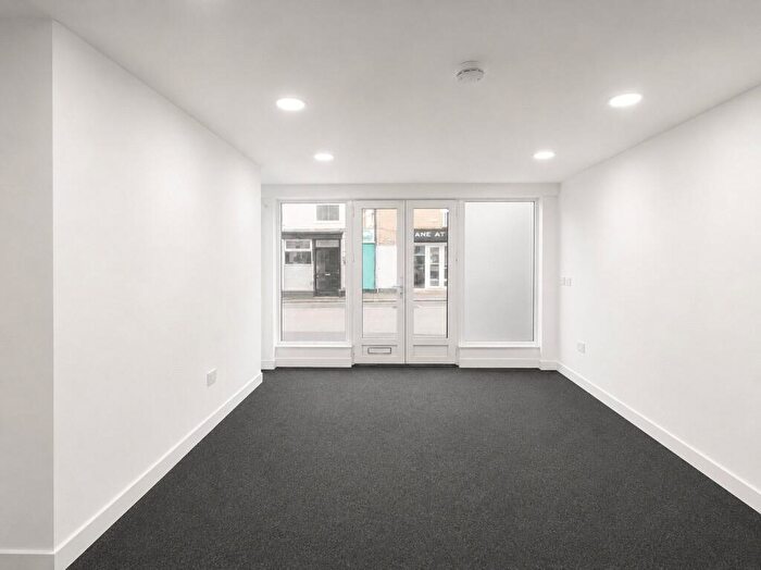 Terraced House To Rent In Fore Street, Torpoint, Cornwall, PL11
