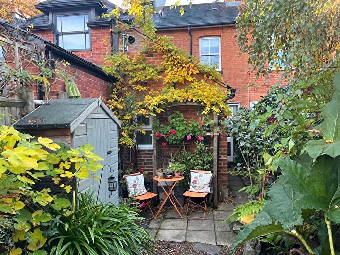 2 Bedroom Cottage For Sale In Church Walk, Chertsey, KT16