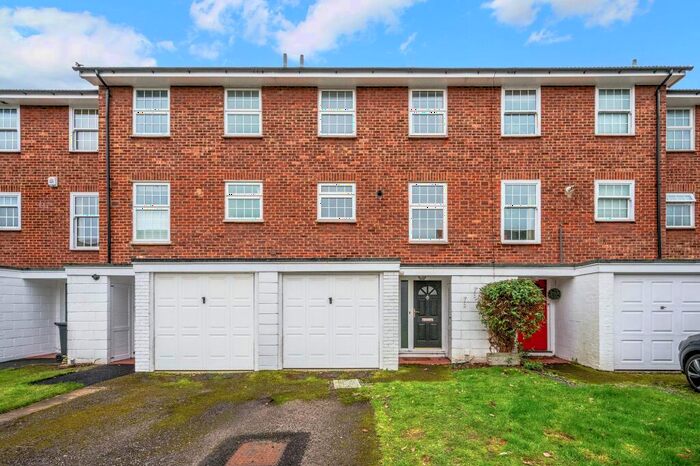 4 Bedroom Terraced House To Rent In Palace Road, Kingston Upon Thames, KT1