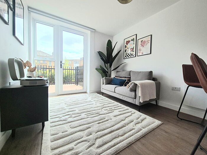 1 Bedroom Flat To Rent In Cow Green, Halifax, HX1