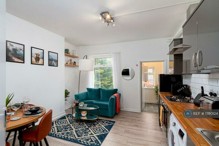 2 Bedroom Flat To Rent In Stacey Road, Cardiff, CF24