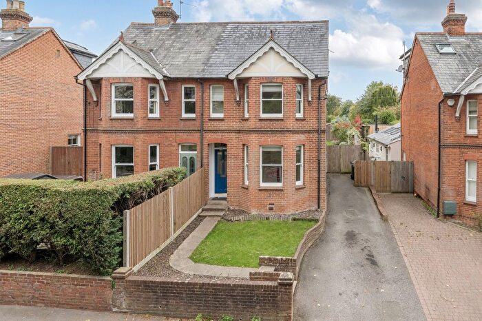 4 Bedroom Semi-detached House For Sale In Firgrove Hill, Farnham, Surrey, GU9