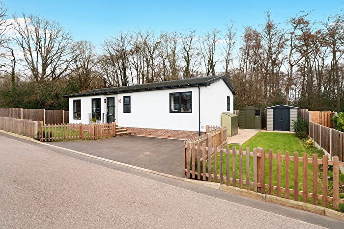 2 Bedroom Mobile/park Home For Sale In Ravenswing Park, Aldermaston, Reading, Berkshire, RG7