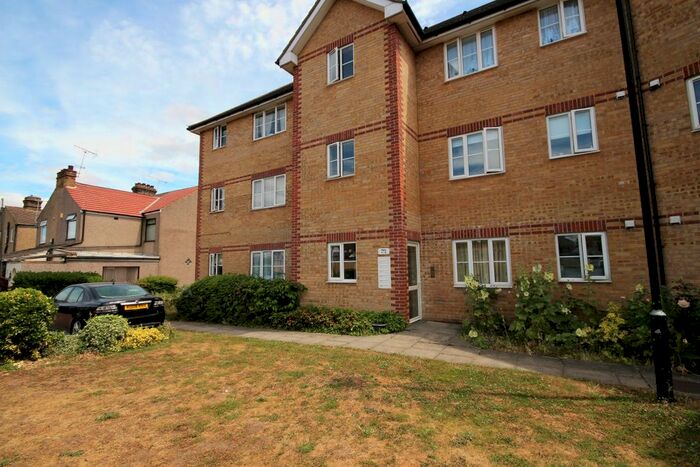 2 Bedroom Flat To Rent In Rectory Road, Grays, RM17