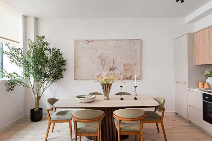 2 Bedroom Apartment For Sale In The Threadworks, Bethnal Green, E2 - Photo 2