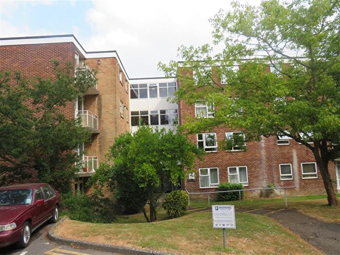 2 Bedroom Apartment To Rent In Lordswood Court, SO16