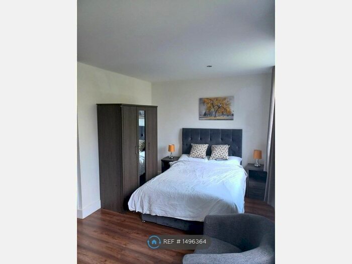 1 Bedroom Flat To Rent In Chapel St, Stafford, ST16