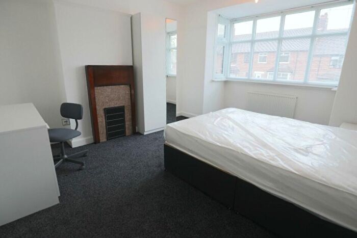 4 Bedroom Semi-Detached House To Rent In Wesley Place, Newcastle-under-Lyme, ST5