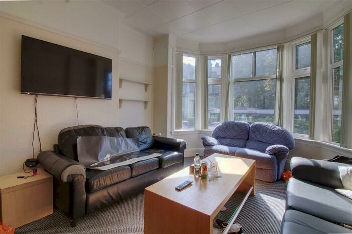 7 Bedroom House To Rent In St Michaels Villas, Headingley, Leeds, LS6