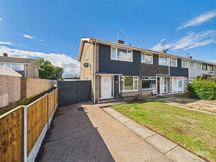 3 Bedroom Link Detached House To Rent In Rugby Close, Burton-On-Trent, DE14