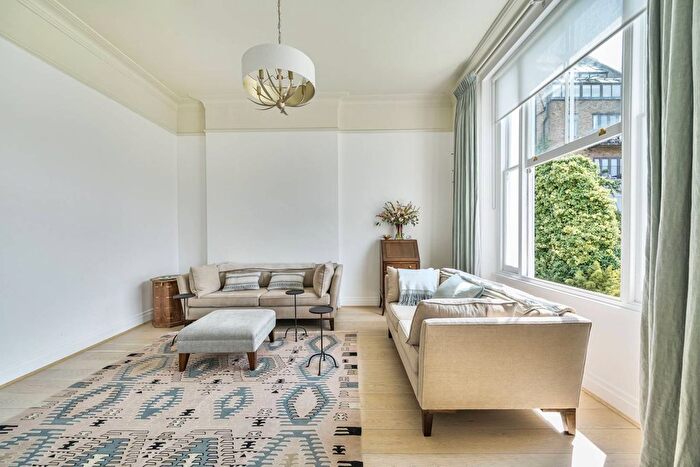 2 Bedroom Flat To Rent In Marloes Road, Kensington, London, W8