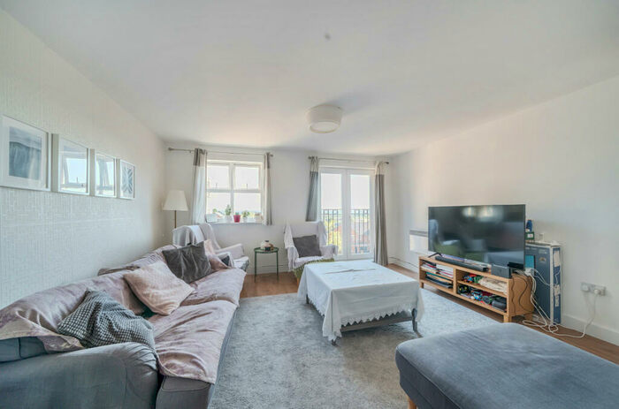 2 Bedroom Apartment To Rent In Brook Square, London, SE18