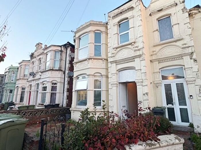 2 Bedroom Flat To Rent In Laburnum Grove, Portsmouth, PO2