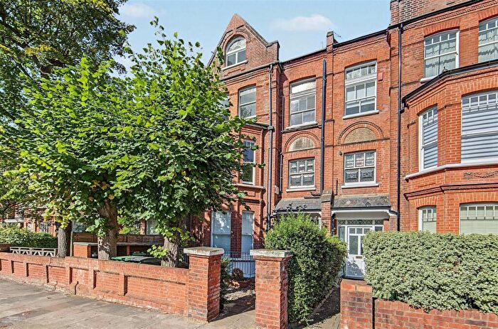 3 Bedroom Apartment For Sale In Goldhurst Terrace, South Hampstead, London, NW6